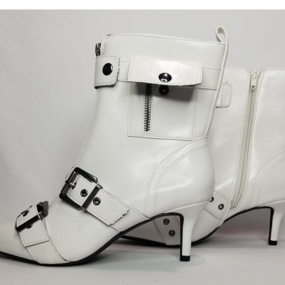 Wild Pair Women's  Moonbeam Stiletto  Buckle Booties Size 8 White/ Silver NWT - Picture 1 of 7